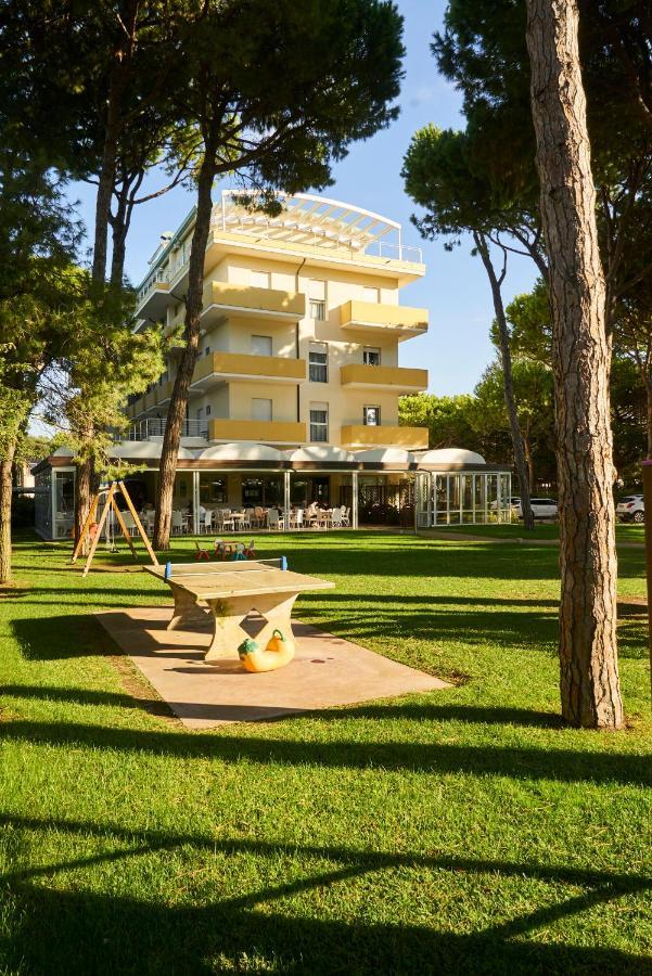 Aparthotel La Pineta Lido di Jesolo Kültér fotó