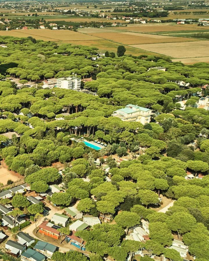 Aparthotel La Pineta Lido di Jesolo Kültér fotó